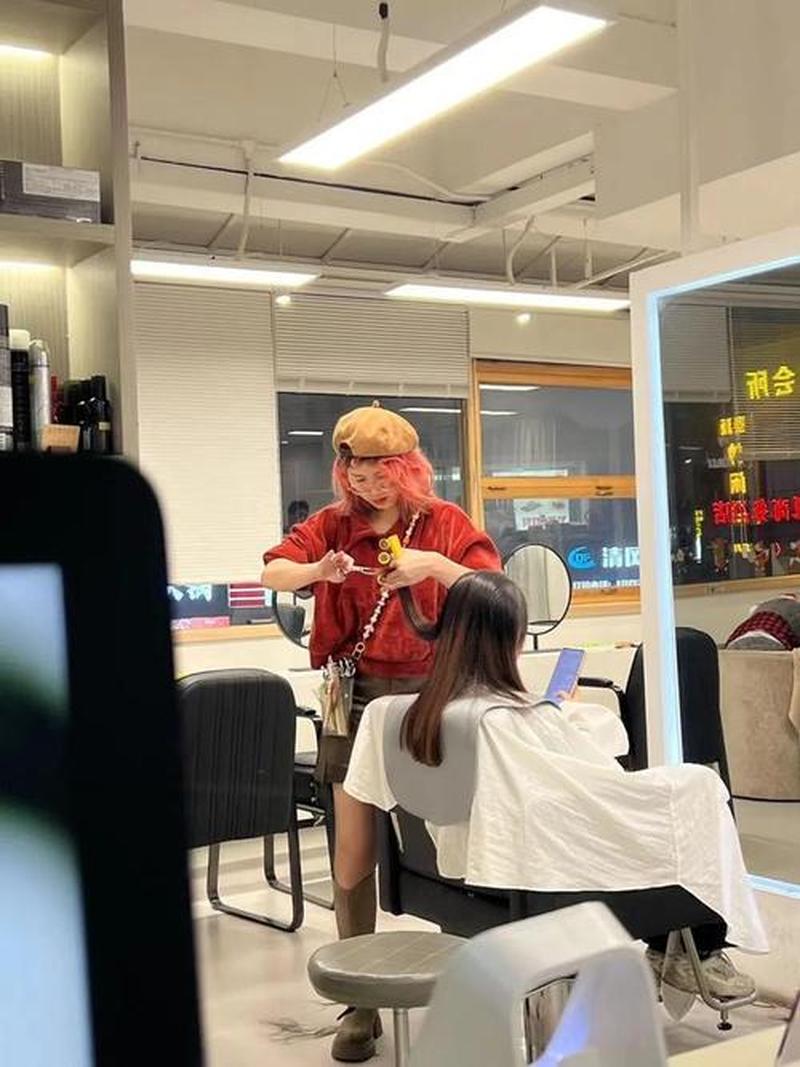 美容理发小游戏大全—美丽发廊：剪刀魔法奇遇-第1张图片-铖浩科技