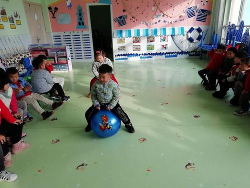 跳跳球小游戏—跳跳球奇幻之旅：穿越时间的泡泡狂欢-第1张图片-铖浩科技
