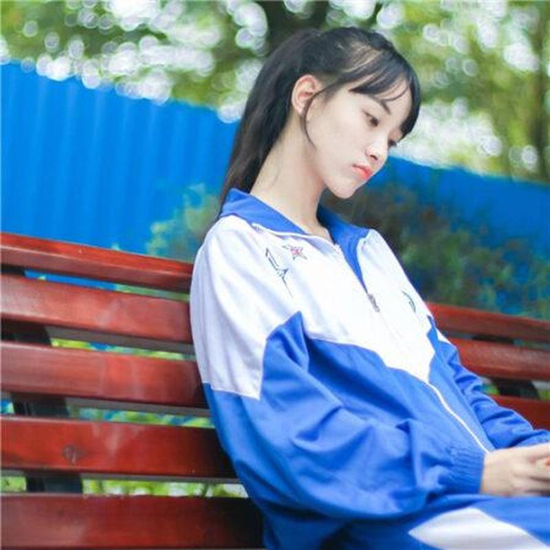青春校园女生头像校服真人(校园青春靓影：少女们的绽放时刻)-第1张图片-铖浩科技