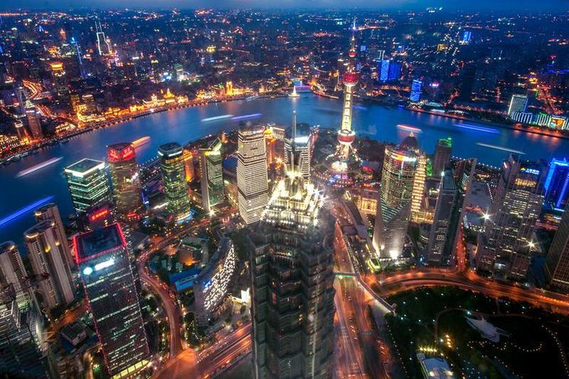 霓虹闪烁夜都市，光影流转醉迷离-第1张图片-铖浩科技