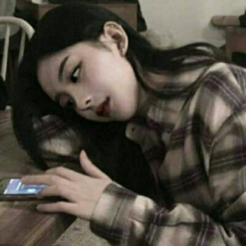 颓废女生头像真人(颓废少女的低吟 浅淡眼眸中的忧郁)-第1张图片-铖浩科技