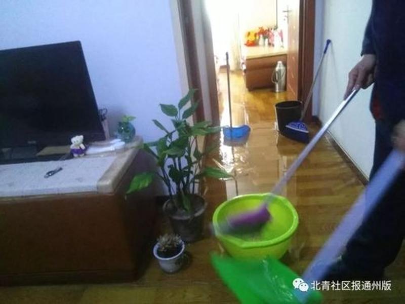 空调漏水自救指南：轻松解决家中漏水难题-第1张图片-铖浩科技
