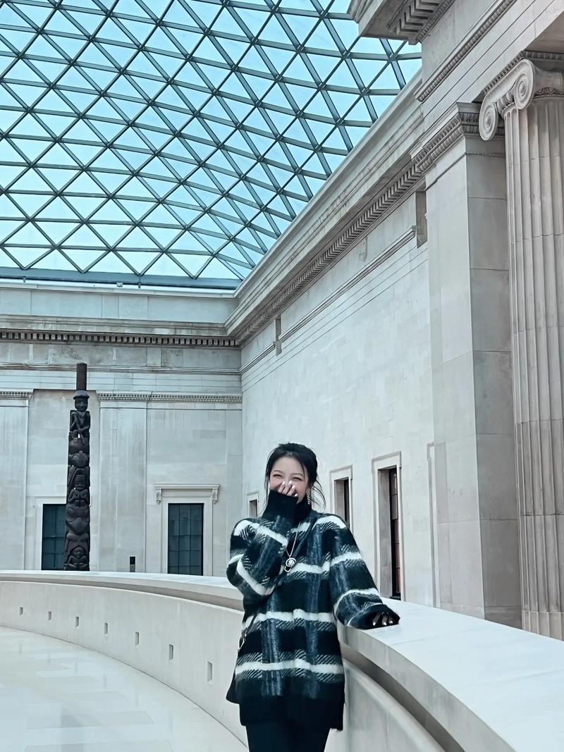 一下又一下地挺进她—绵延不绝的浪潮，一次次冲击她的灵魂-第1张图片-情感驿站