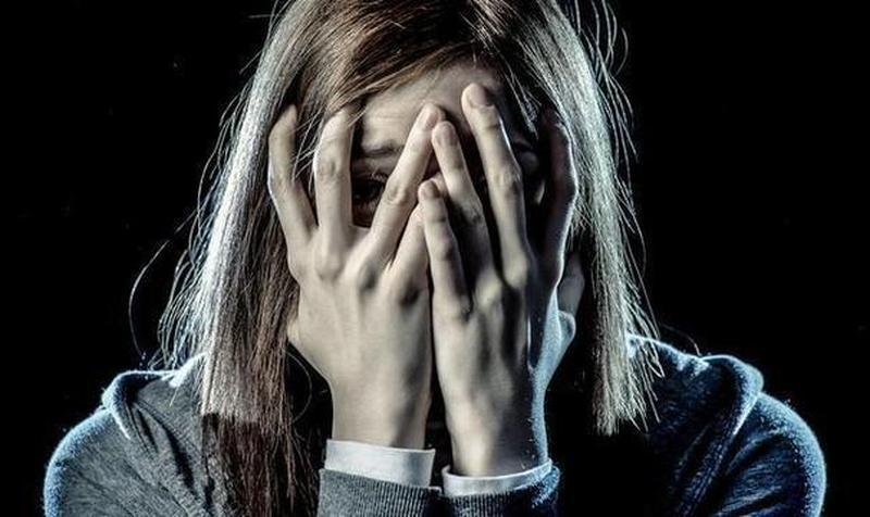 熟人恐惧症的原因和解决 *** (熟人中的陌生人：揭秘熟人恐惧症)-第1张图片-情感驿站