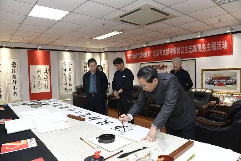 一支笔如何C哭自己_蘸墨挥毫泪如雨，一支妙笔自悲鸣-第1张图片-情感驿站
