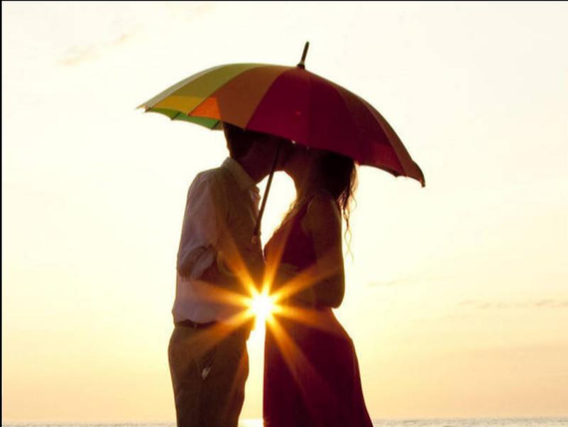 男生拥抱顶你一下 用意暧昧-第1张图片-情感驿站