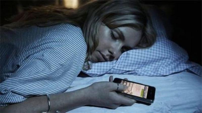 放里面睡觉是一种怎样的感觉—黑暗中沉睡，在拥抱的包裹里-第1张图片-情感驿站