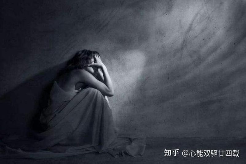 抑郁质的人其人格是内向不稳定的—抑郁之影：质性之迷-第1张图片-情感驿站
