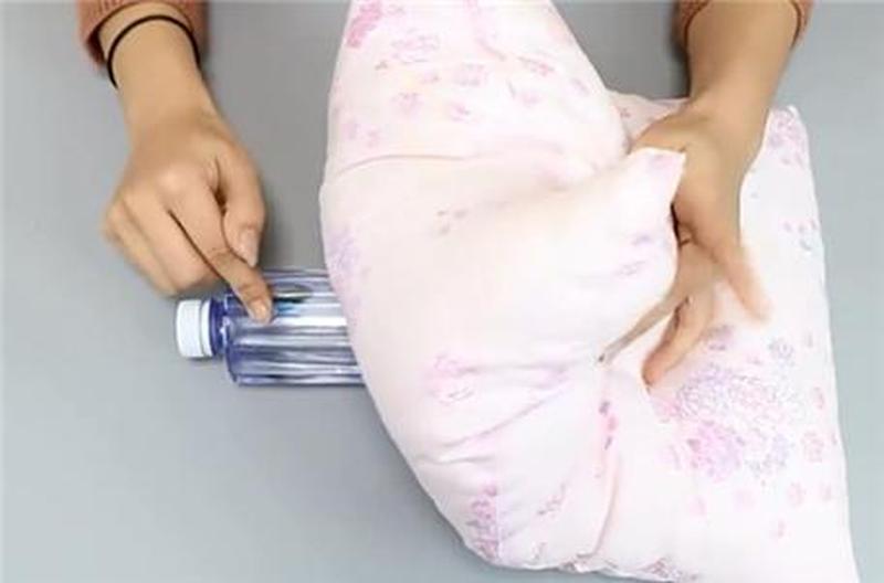 如何骑枕头上下移动图片_妙用枕头，图片上下移动-第1张图片-情感驿站