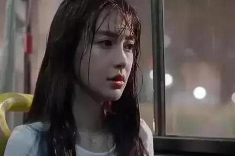 男生一边跟你恋爱一边找女友_硬聊中 *** 的碰撞：男孩在兴奋边缘倾诉衷肠-第1张图片-情感驿站