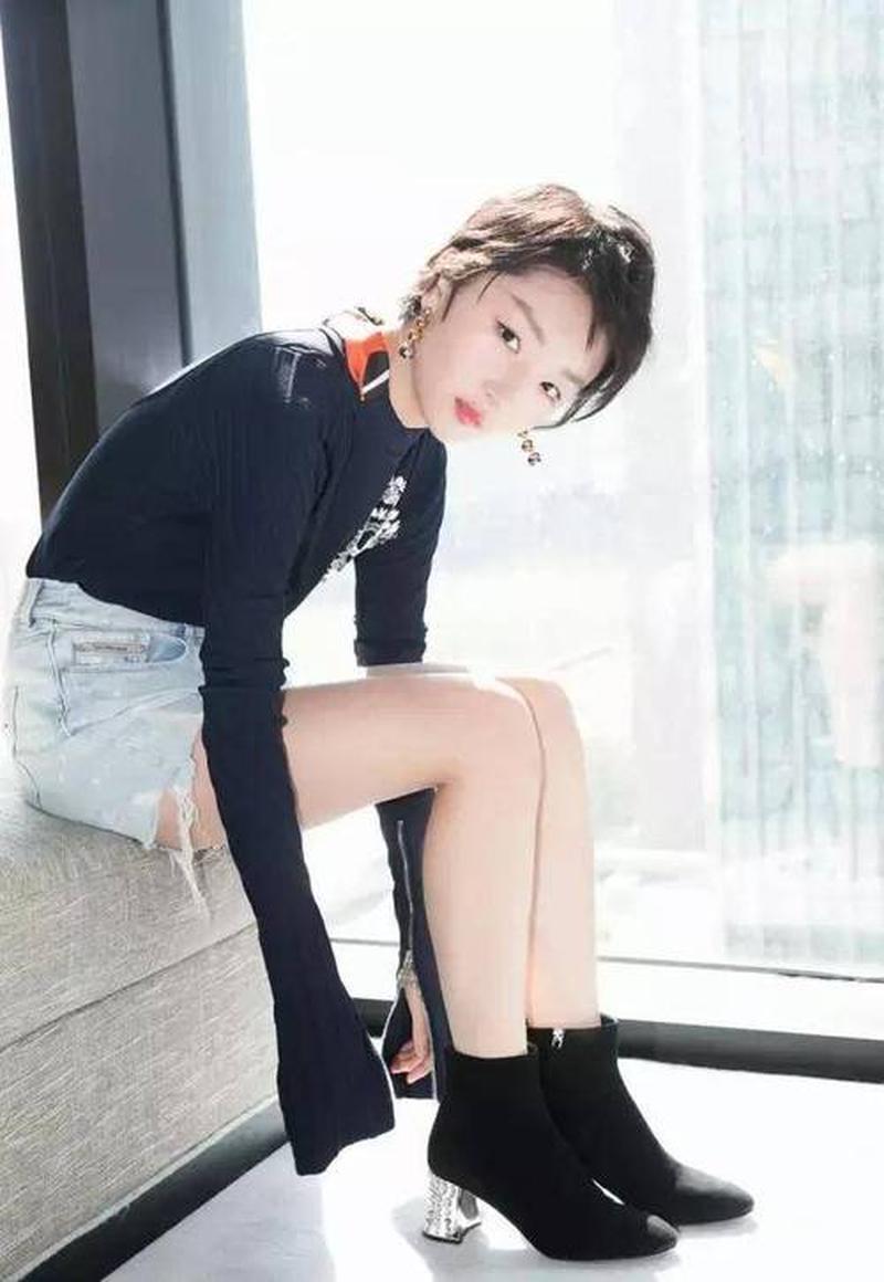 周冬雨的身高之谜：从小黄鸭”到大女人”的蜕变-第1张图片-情感驿站