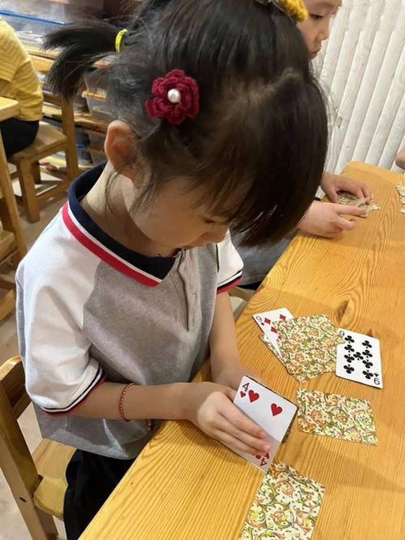 在卫生间里打扑克(洗手间里的扑克对决:马桶上的纸牌博弈)-第1张图片-情感驿站 在卫生间里打扑克(洗手间里的扑克对决:马桶上的纸牌博弈)-第1张图片-情感驿站