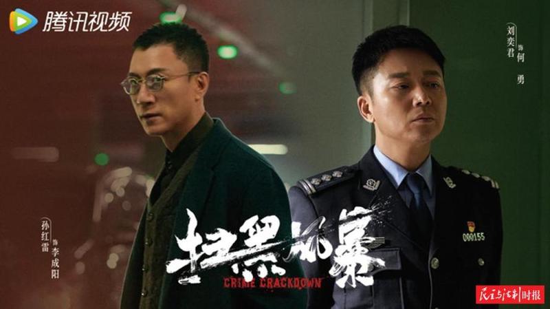 男生难以抗拒的致命动作：直击心扉的魅力风暴-第1张图片-情感驿站