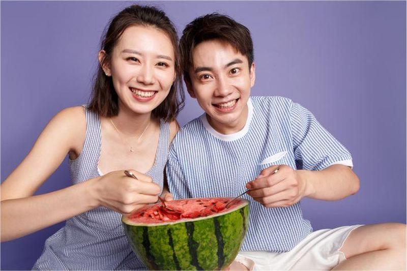女朋友的妈妈出轨了该怎么办—女朋友的妈妈红杏出墙，该如何抉择-第1张图片-情感驿站