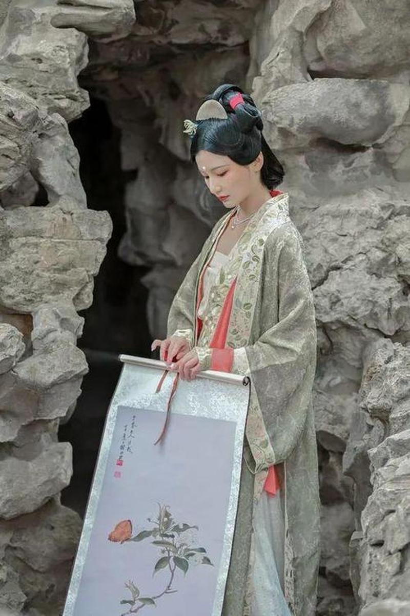梦见自己前女友(梦回旧情：前女友入梦中的幽思)-第1张图片-情感驿站