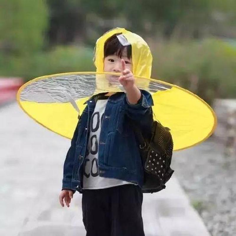 宝贝帮我戴小雨衣(小天使的防水护身符：宝贝穿戴小雨衣记)-第1张图片-情感驿站