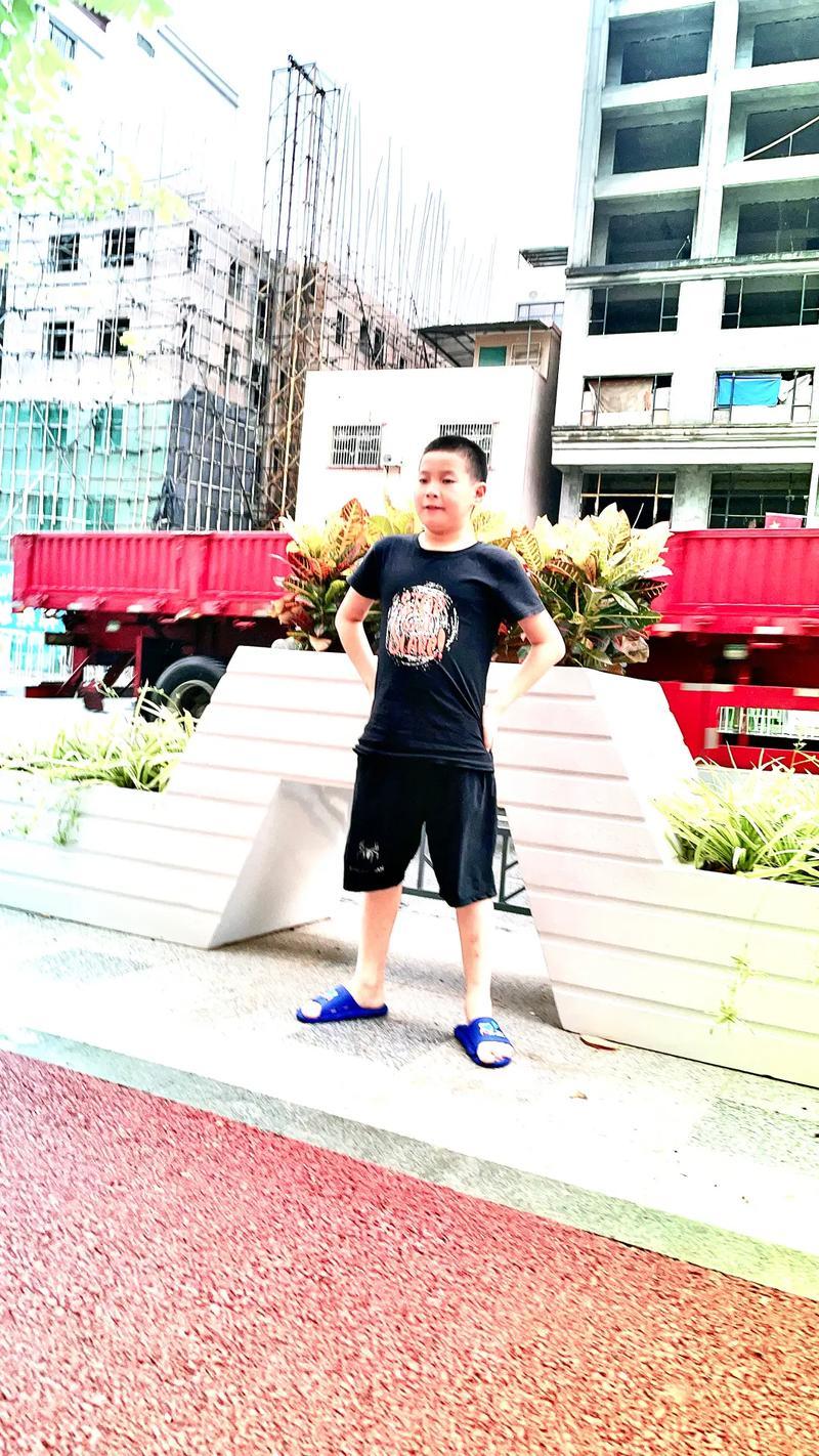 亲爱的自己上来动(亲爱的自我，敞开心扉，拥抱成长之路)-第1张图片-情感驿站