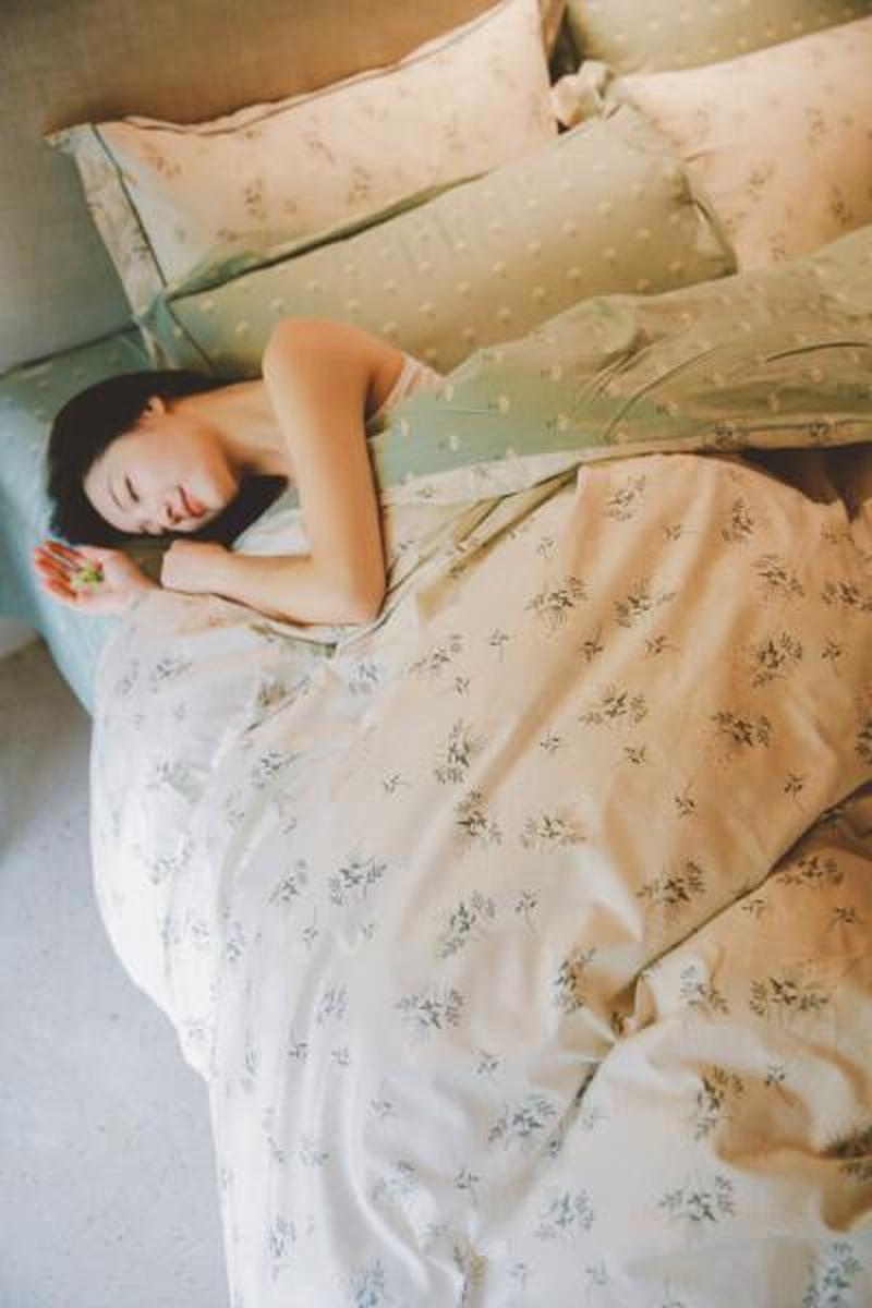 不出来放在里面睡觉_夜间卧房，神秘的魅力，探索幽静之美-第1张图片-情感驿站