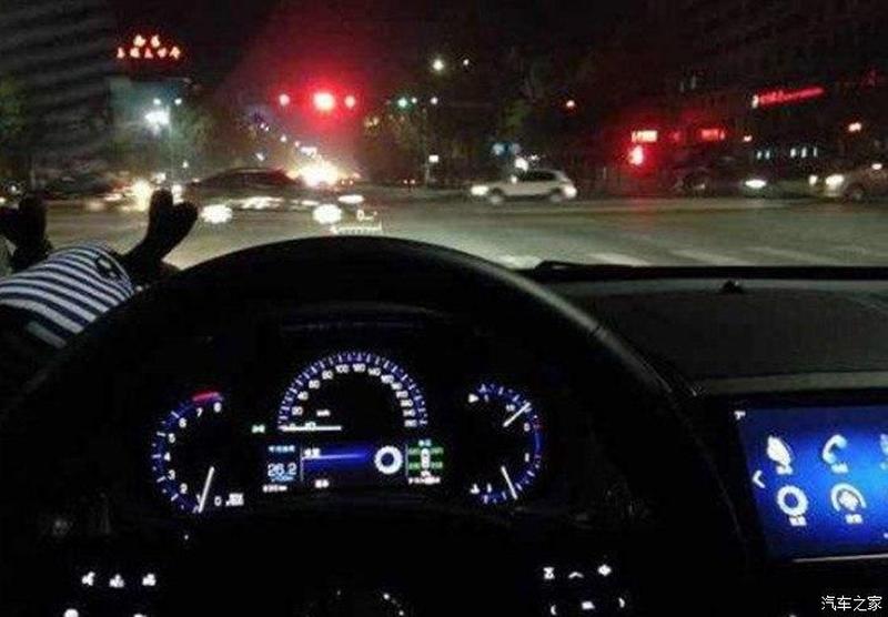 男朋友要开车去外地了怎么关心他(男友深夜驾车至荒野,幽暗中突起不轨之念)-第1张图片-情感驿站 男朋友要开车去外地了怎么关心他(男友深夜驾车至荒野,幽暗中突起不轨之念)-第1张图片-情感驿站