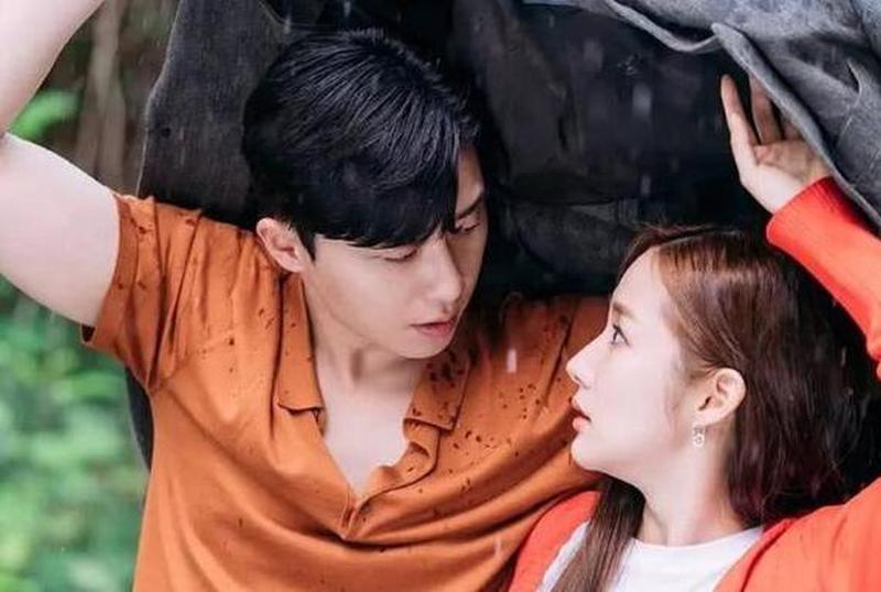 男生其实已经暗示了喜欢你—男生其实暗藏心动，细微举动透露爱意-第1张图片-情感驿站