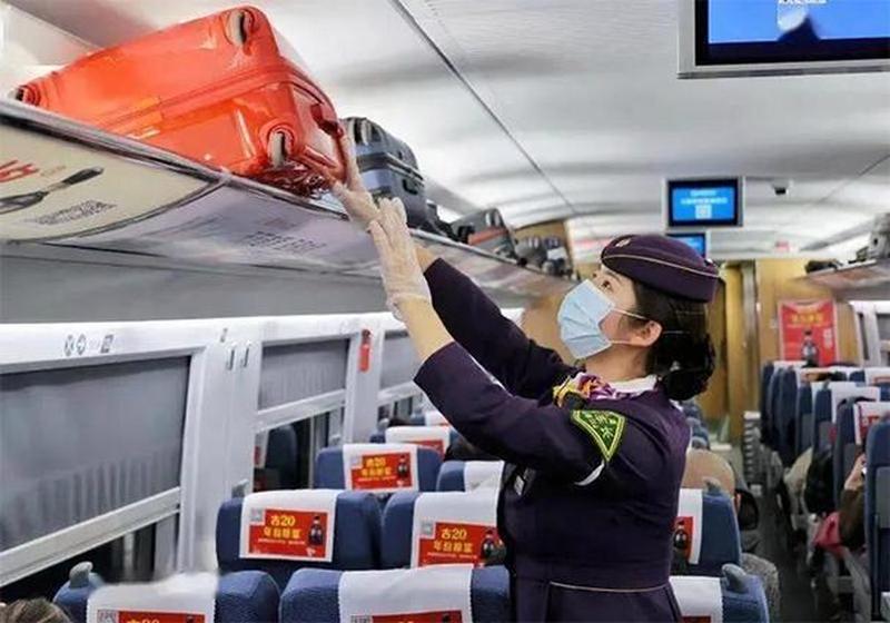 检票员B尺寸检票上车，畅行无阻-第1张图片-情感驿站
