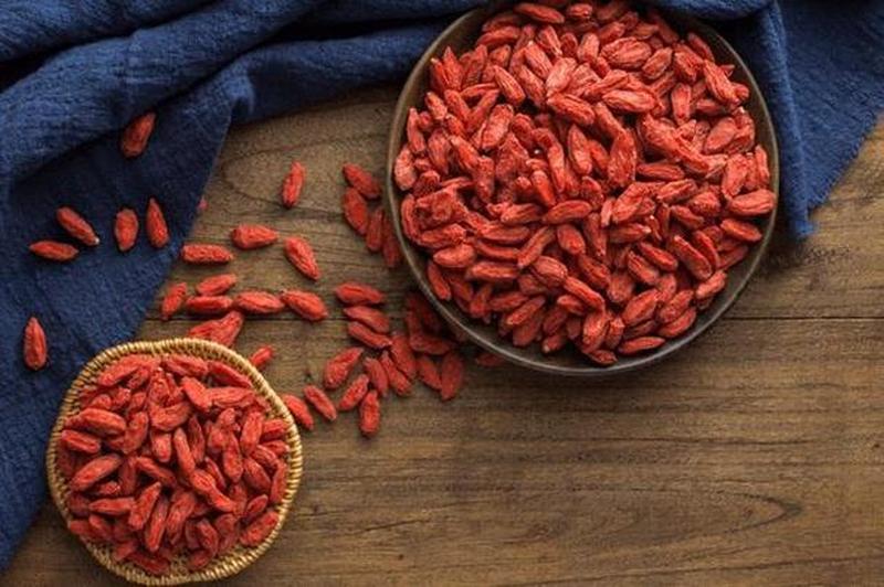 男性长期喝枸杞的危害—长期枸杞：男性忽视的隐匿危机-第1张图片-情感驿站