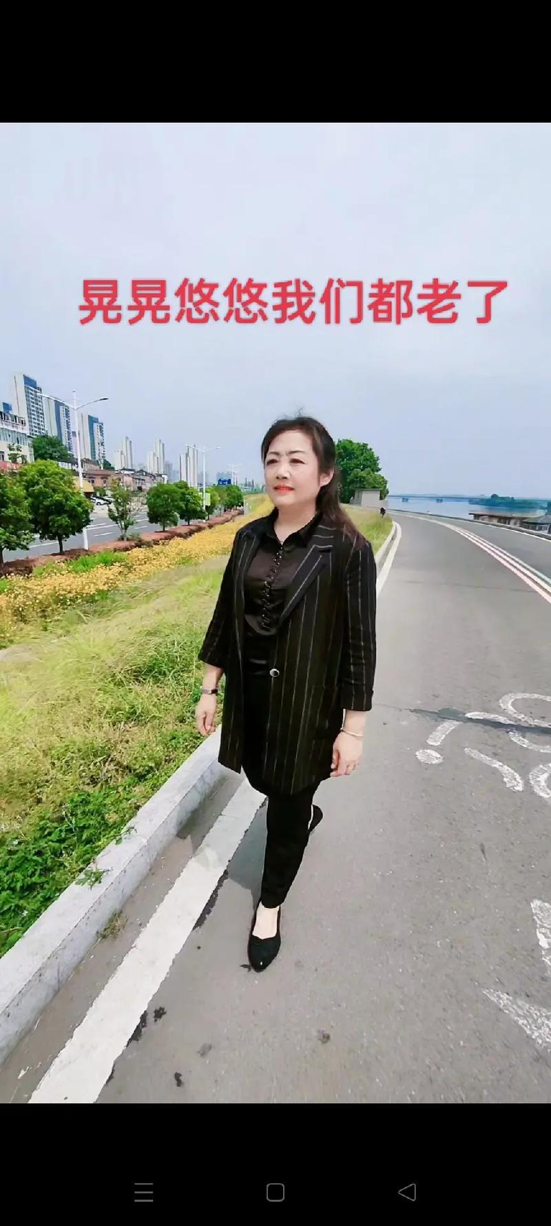 母子相谈中的岁月流淌-第1张图片-情感驿站