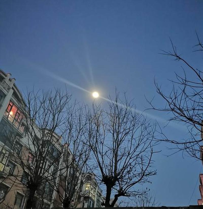 今晚的月亮真美是啥意思—今夜皓月寄深思,美景寄托何意蕴-第1张图片-情感驿站 今晚的月亮真美是啥意思—今夜皓月寄深思,美景寄托何意蕴-第1张图片-情感驿站