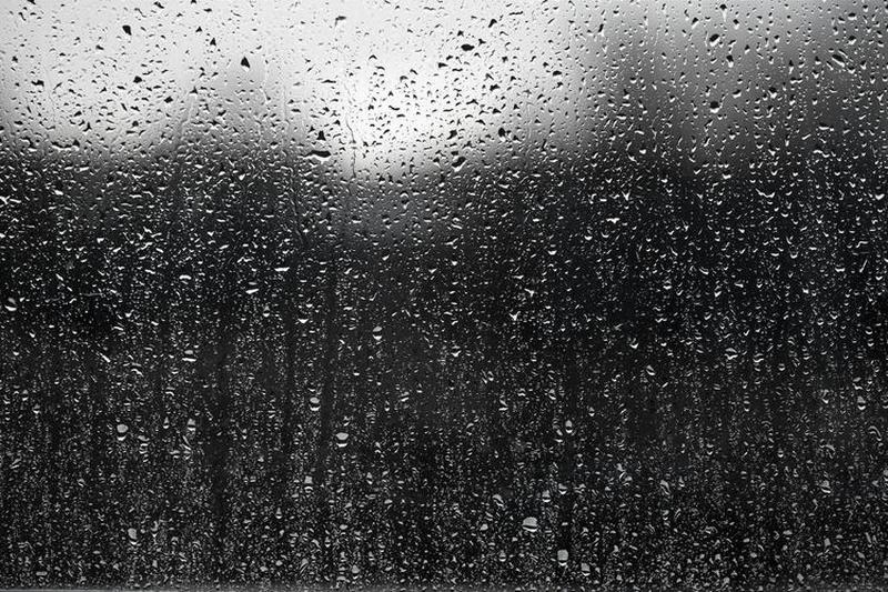 分手在雨天歌词(雨中泣别：爱意随雨水流逝)-第1张图片-情感驿站