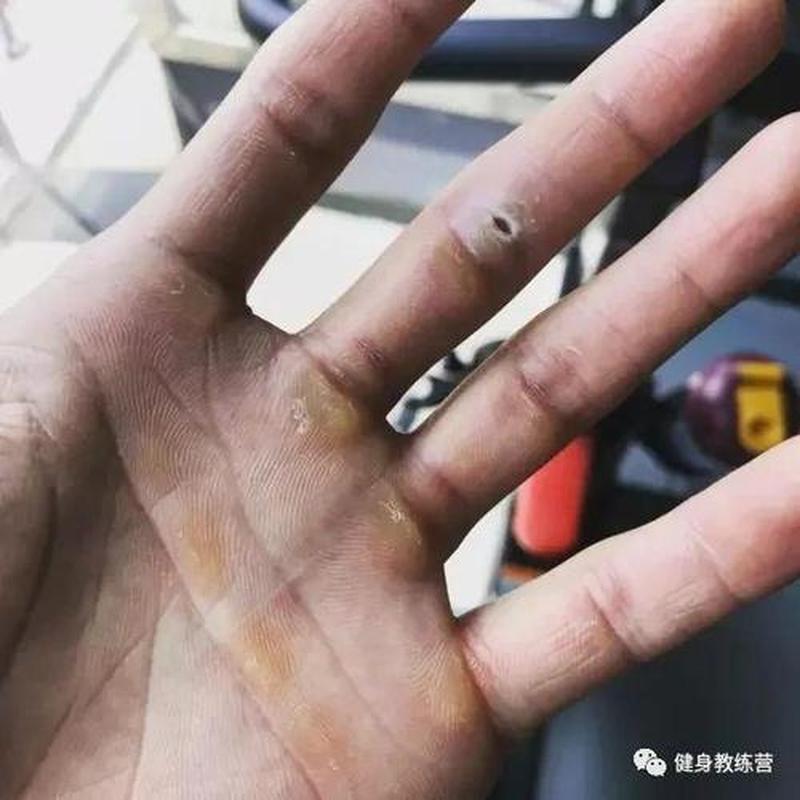 男生为何总爱手先入,背后的秘密揭晓-第1张图片-情感驿站 男生为何总爱手先入,背后的秘密揭晓-第1张图片-情感驿站