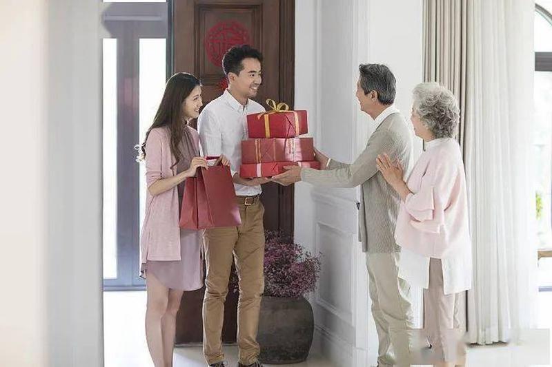 探亲礼遇：首次拜会丈母娘的送礼指南-第1张图片-情感驿站