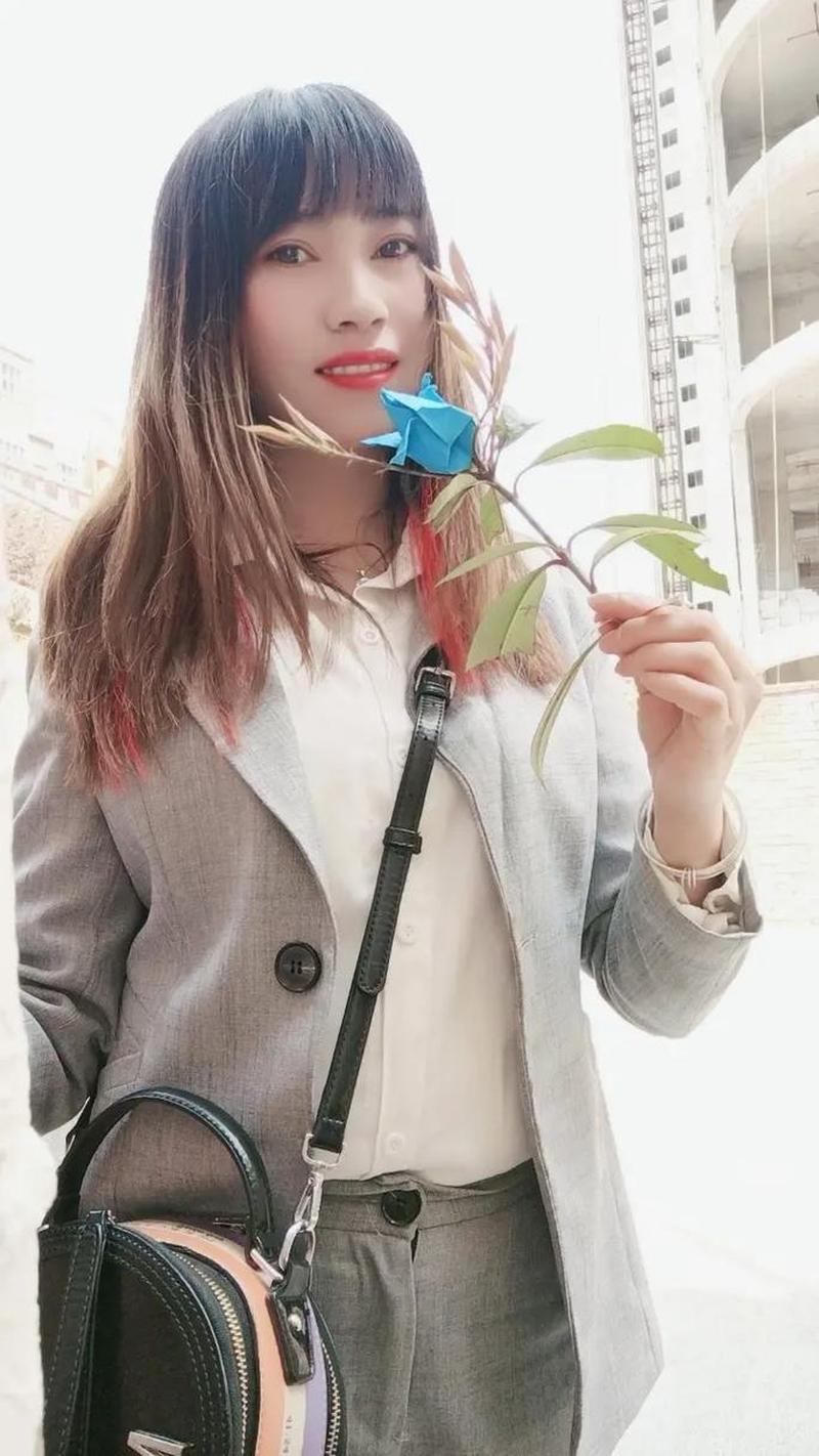 20岁女儿控制不住自己的情绪—年过最小的明星几岁出道-第1张图片-情感驿站
