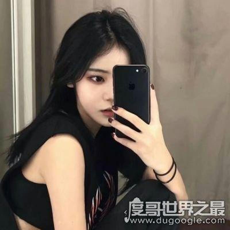 无表情的女人—冷酷无情的面庞，述说着千言万语-第1张图片-情感驿站