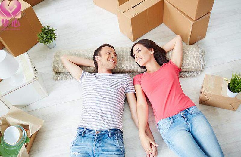 男人和女人对待爱情有什么区别？—她爱如潮水，他惜如珍宝-第1张图片-情感驿站