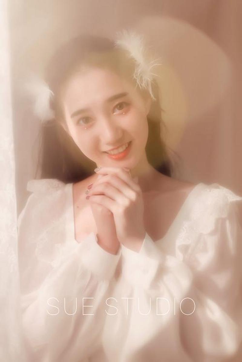 少女朦胧绽放 初遇爱的芬芳-第1张图片-情感驿站