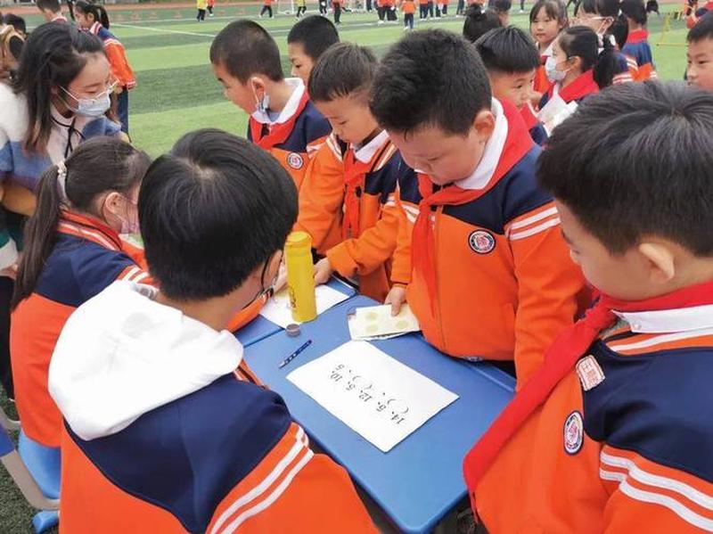 六年级脱身全去掉扑克视频(六年级学生扑克闯关大挑战)-第1张图片-情感驿站 六年级脱身全去掉扑克视频(六年级学生扑克闯关大挑战)-第1张图片-情感驿站