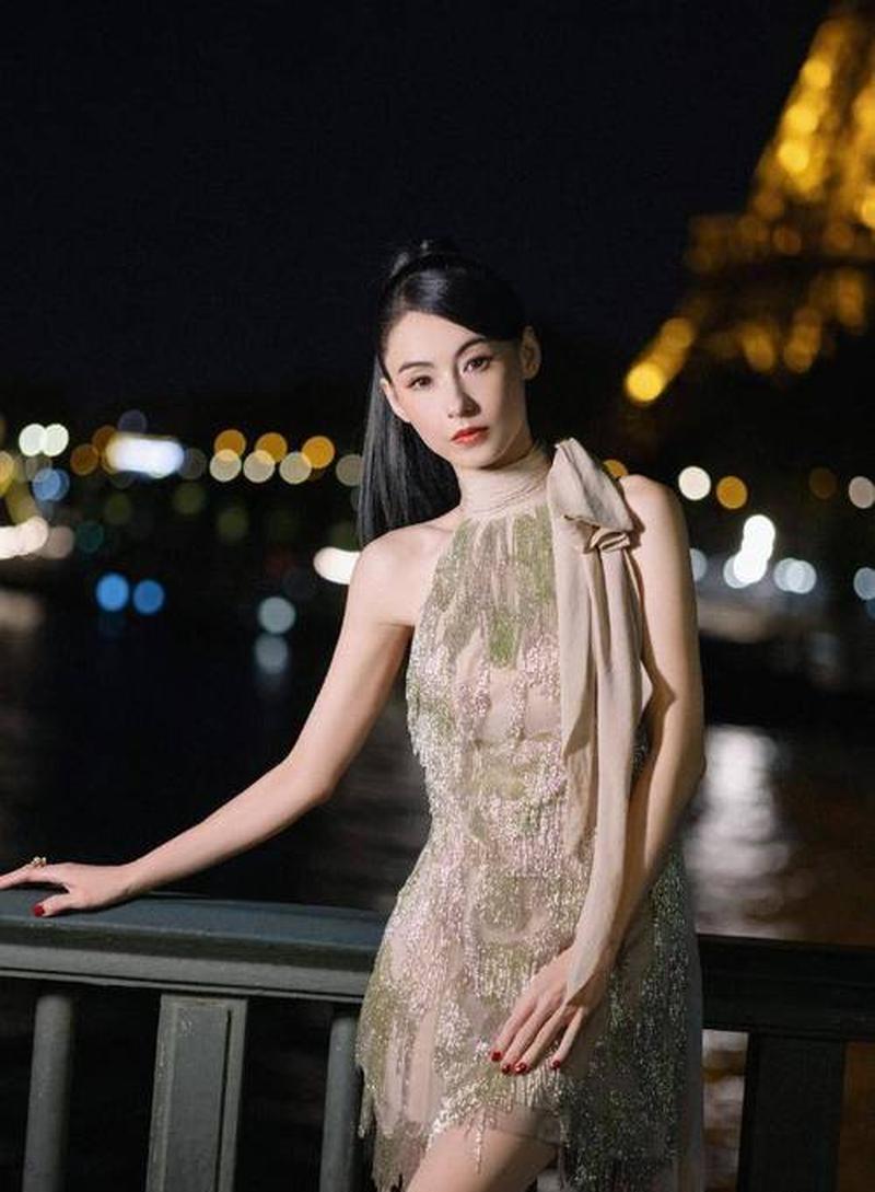 女人 *** 流什么_女力崛起：引领时尚潮流，尽显优雅魅力-第1张图片-情感驿站