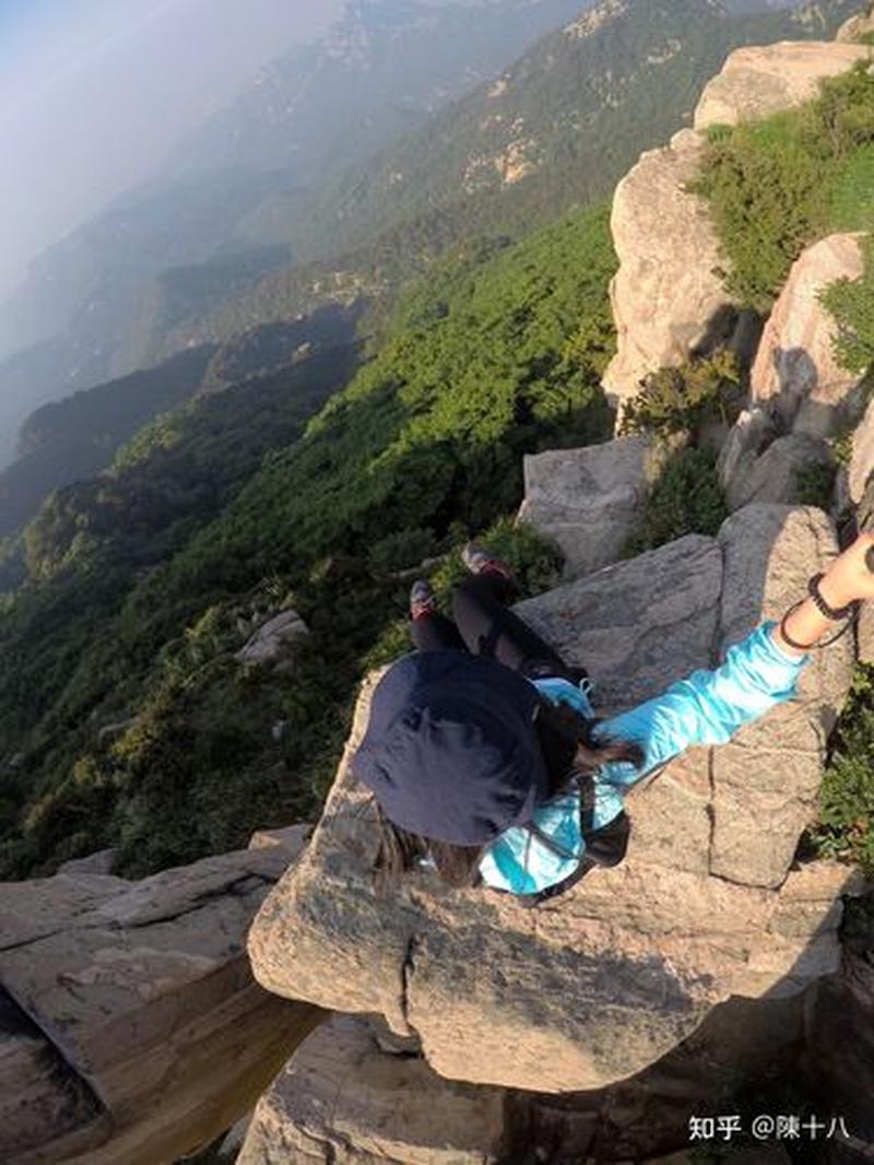 6种人不能爬泰山的人群(六类人士禁止攀爬泰山)-第1张图片-情感驿站