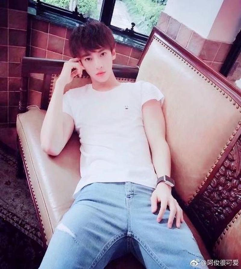 男生喜欢到极致才会舍不得碰(深爱入骨，舍不得亵渎的男神)-第1张图片-情感驿站