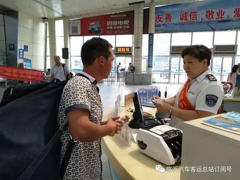 检票员用下面检票按尺寸上车—手掌托起出行尺-第1张图片-情感驿站