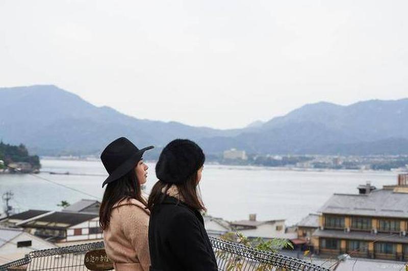 夫妻旅游说说心情短语_旅途伴侣，游走交换趣事多-第1张图片-情感驿站