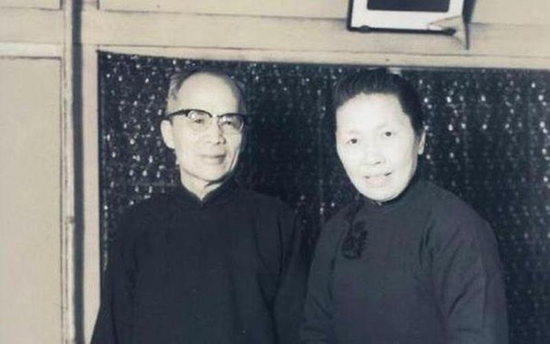 文艺女流氓的嚣张罪行:从诗书到街头的狂浪之路-第1张图片-情感驿站 文艺女流氓的嚣张罪行:从诗书到街头的狂浪之路-第1张图片-情感驿站