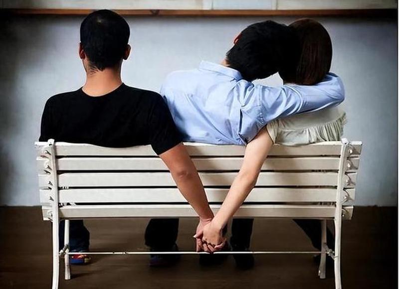 接受不了男人出轨怎么办—出轨漩涡:男人背叛后的抉择与应对-第1张图片-情感驿站 接受不了男人出轨怎么办—出轨漩涡:男人背叛后的抉择与应对-第1张图片-情感驿站
