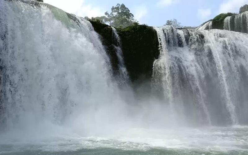 天佛瀑布—天佛瀑布：壮丽奇景，自然瑰宝-第1张图片-新佤娜旅游指南