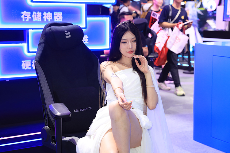 BLAST CS2总决赛同款电竞桌椅，逐夜亮相ChinaJoy2024-第6张图片-科技快讯