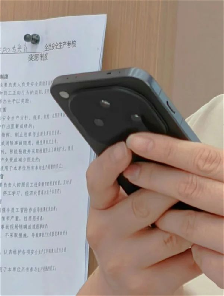比iPhone 16 Pro边框还窄？刘作虎曝光OPPO Find X8真机照片-第3张图片-科技快讯