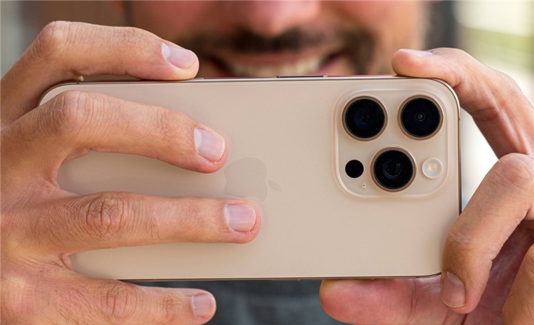 从创新到跟随？曝苹果计划在iPhone 18 Pro上配备可变光圈-第3张图片-科技快讯