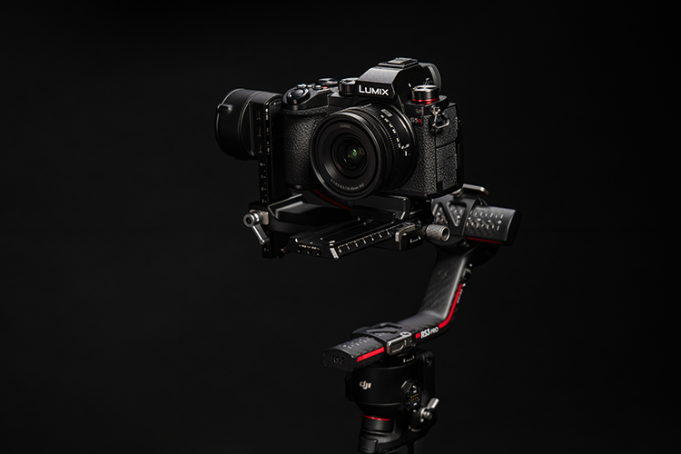 松下发布Lumix S5D相机 全幅规格的18-40mm新变焦镜头一同亮相-第3张图片-科技快讯