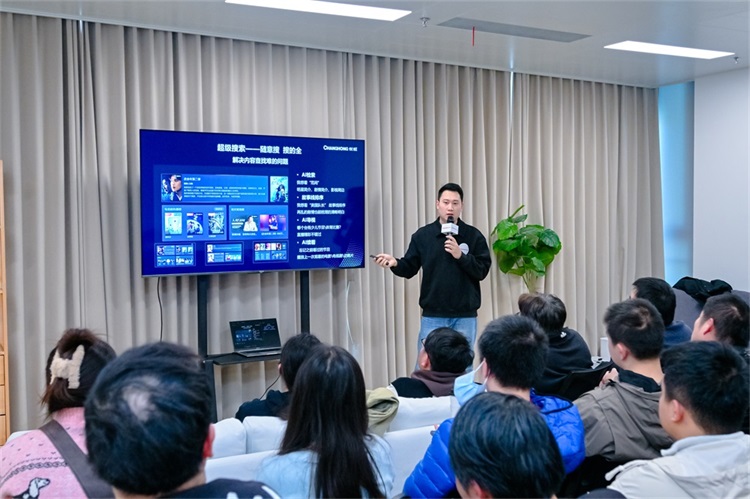 两万内顶配壁画电视长什么样？品鉴长虹AI TV U7H Mini-第2张图片-科技快讯