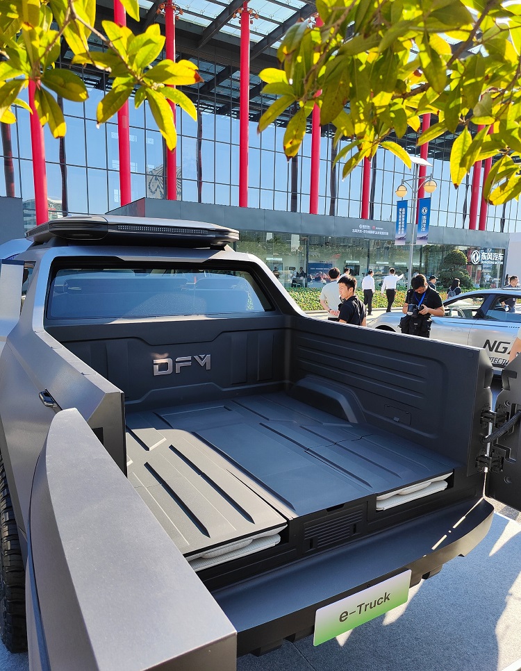Cybertruck在中国的亲兄弟？东风E-TRUCK跨界越野皮卡概念车亮相-第4张图片-科技快讯